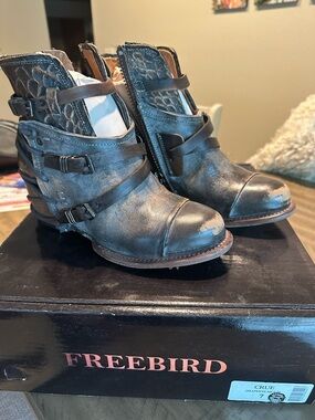 Freebird by Steven Crue Women's Distressed Gray Leather Ankle Boots with Buckles